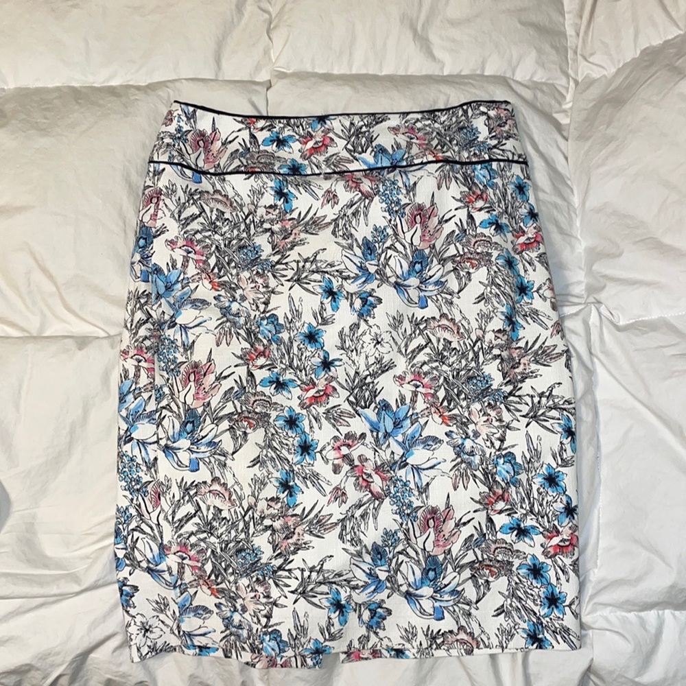 Ann Taylor Size 4 Floral Pencil Skirt